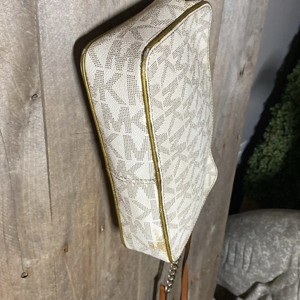 MICHAEL KORS Large East West Crossbody in Signature